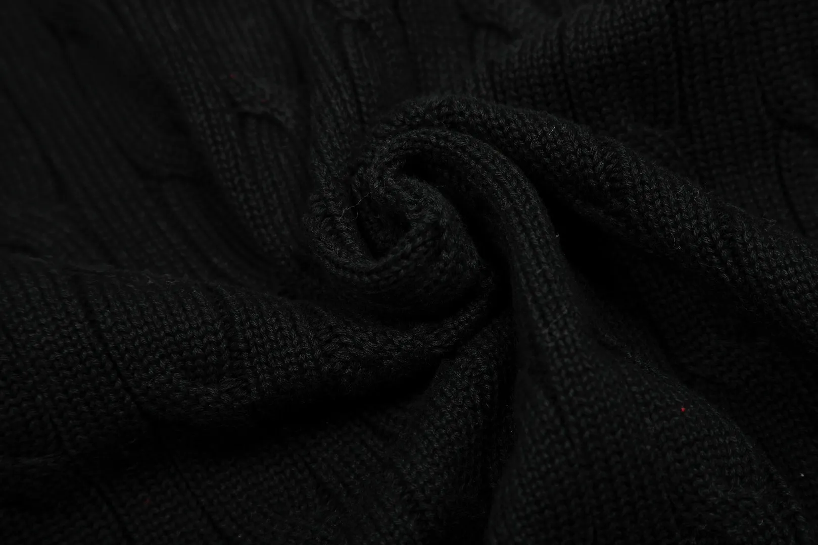 P270 Top quality" Style number: DS822# (not off the shelves all year round) [Ralph Lauren solid color pony embroidered logo lapel twist knitted cardigan] ✅Ralph Lauren Ralph Lauren classic basic versatile lapel knitted cardigan jacket ✅Main supply platform live broadcast Wholesale entity Replacement when out of stock Not off the shelf ✅ZP quality 1:1 version Scan the code to enter the GF website Counter quality ✅Detailed quality is the only one in Guangzhou Imported quality cotton yarn, focusing on high-end, cost-effective, good quality needless to say ✅The version is restored to the original order, the maximum size can be worn up to 160 pounds, loose, comfortable and stress-free ✅The upper body is simple and easy to match, ootd must-have style, good-looking clothes are never picky, a must-have recommendation for couples. Size: S-XL Color: black white gray almond light blue khaki pink burgundy Chinese red navy white label navy red label